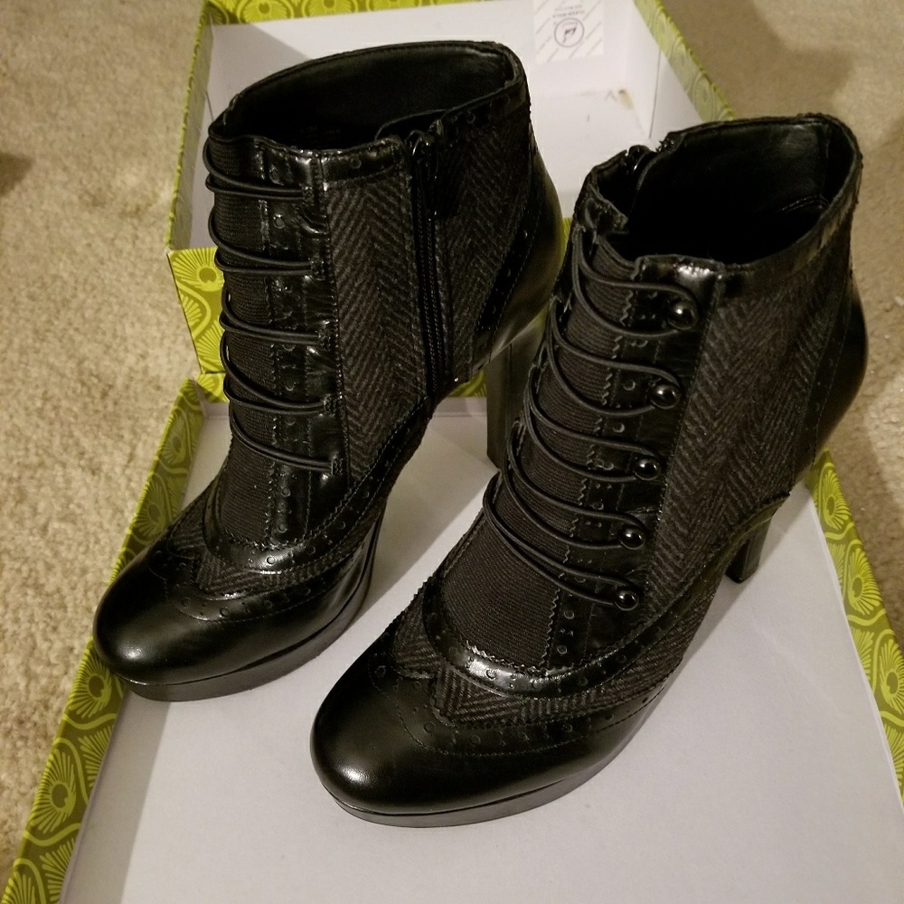 Gianni Bini Leather and Fabric blend booties